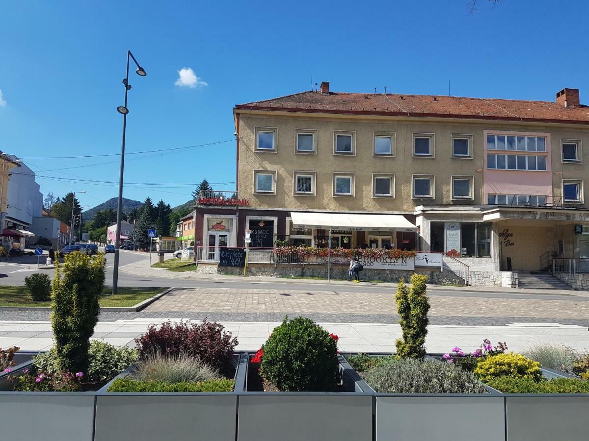 Hotel Baník Handlová Exteriér fotografie